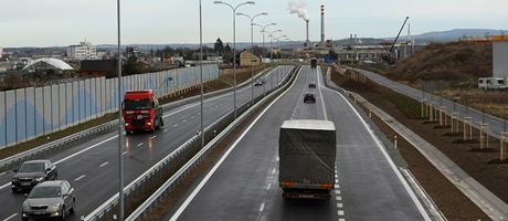 Povolená rychlost na dálniních pivadích u Plzn by se mohla zvýit na 110 kilometr za hodinu. Policie u o zmnách jedná.
