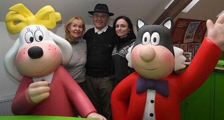Autor tylístku výtvarník Jaroslav Nmeek s manelkou a starostkou Doks