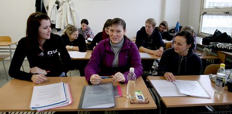 Studenti zejm nakonec budou moci na tebíské vysoké kole studovat dál. Jeji vedení hlásí, e podmínky akreditace splní.