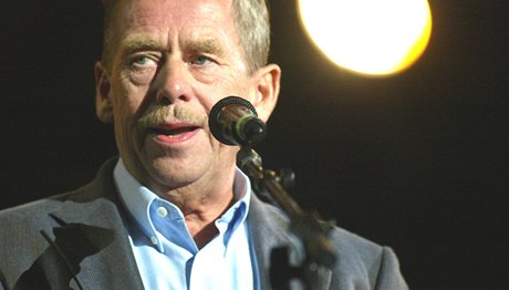 Vclav Havel pi projevu ped koncertem Rolling Stones na Letn (2003)