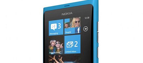 Nokia Lumia 800 s WP7 - ilustraní foto