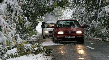 Dopravu místy komplikuje námraza i ujedný sníh (ilustraní foto).