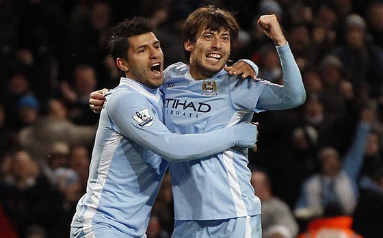 GÓLOVÁ RADOST. David Silva z Manchesteru City (vpravo) oslavuje svj gól se