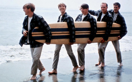 Kapela Beach Boys vydala album Surfin USA v roce 1963. Práv na nm je i...