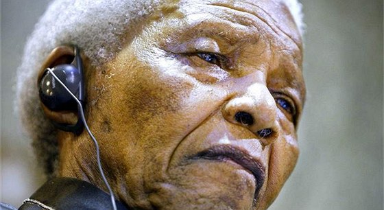 Bývalý jihoafrický prezident Nelson Mandela se u na veejnosti neukazuje.