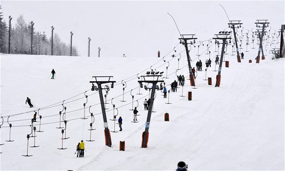 Stejná jízdenka bude letos platit nejen v Peci pod Snkou, ale i okolních skiareálech.