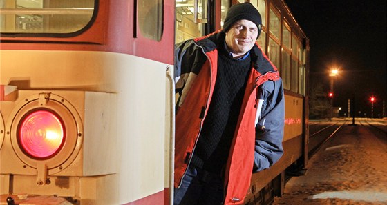 Podle dlouholetého výpravího Arnota Juránka ml informace o pohybu vlak a autobus zajiovat dispeer. Ten ale neexistuje.
