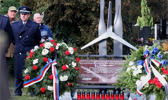 Nový památník na hbitov v Olomouci-Needín pipomíná posádku sesteleného