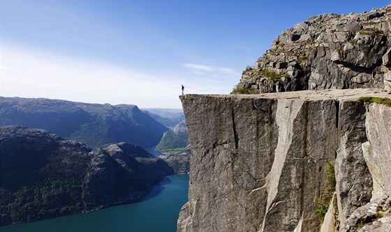 Unikátní skalní vyhlídka Preikestolen v Norsku