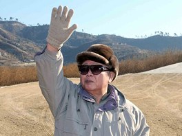 Severokorejský vdce Kim ong-il bhem návtvy budované elektrárny Huion.