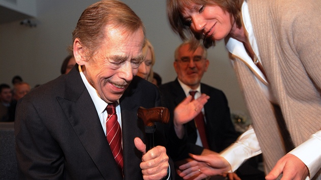 Václav Havel pevzal v praském kulturním centru DOX cenu Jána Langoe.