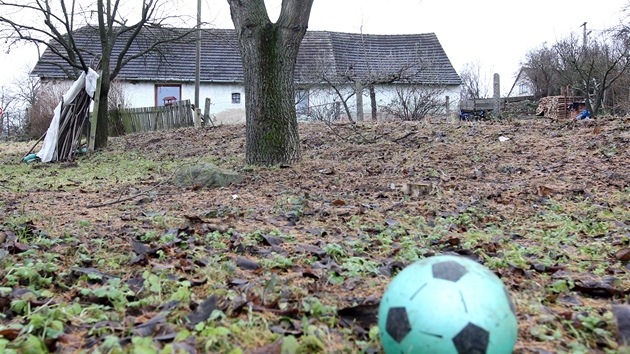 Dům číslo 9 v Zašovicích, kde bydlela rodina, kterou postihla tragédie. Pohled... Dům číslo 9 v Zašovicích, kde bydlela rodina, kterou postihla tragédie. Pohled...