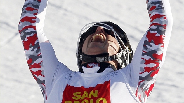 Rakouský lya Marcel Hirscher slaví vítzství ve slalomu SP v Alta Badii.