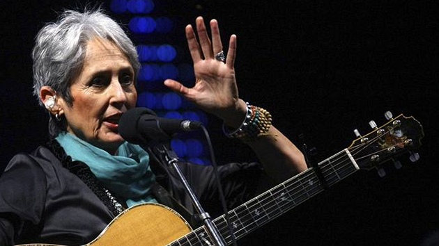 Folková písnikáka Joan Baez pózovala pro objektiv MF DNES krátce po generálce koncertu k Listopadu 1989.