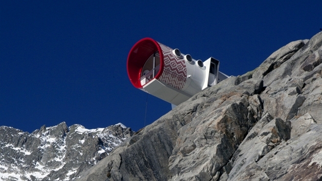 Na Mont Blancu oteveli novou originální chatu ve tvaru teleskopu