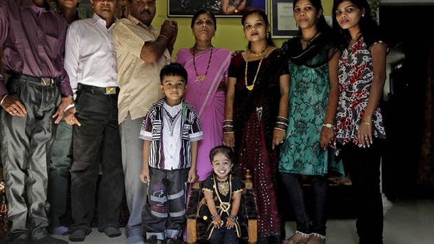 Jyoti Amge s rodinou