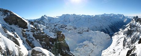 Pohled z vrcholu Titlis ve výcarských Alpách.