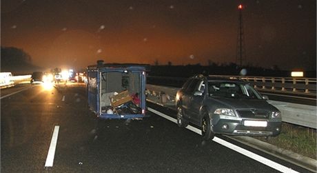 Nehoda u Tlumaova, pi které na rychlostní silnici krátce po sob havarovala