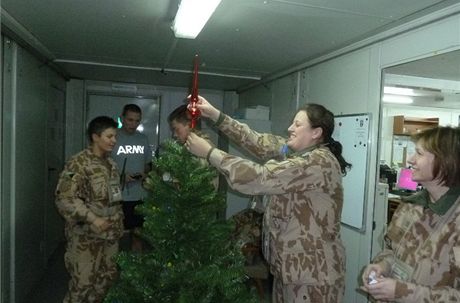 Na Vánoce se chystají i etí vojáci v Afghánistánu. (24. prosince 2011)