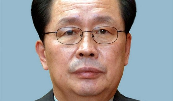 ang Song-tchek, strýc erstvého vdce KLDR Kim ong-una (oficiální snímek z...