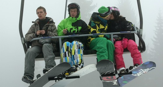piák v dob vánoních prázdnin denn navtí na tisíc lya a snowboardist. 