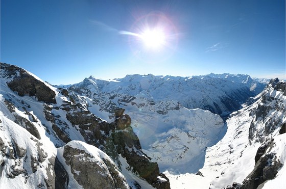Pohled z vrcholu Titlis ve výcarských Alpách.