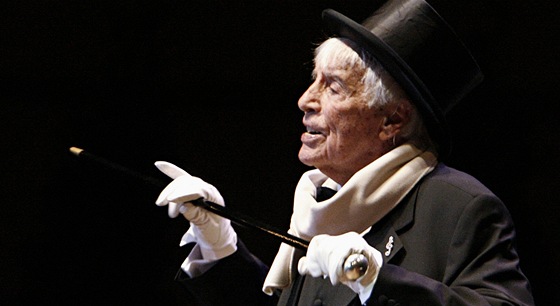 Johannes Heesters pi vystoupení ke svým 103. narozeninám (Víde, 2006)