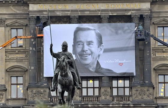 Velkoformátový portrét Václava Havla na budov Národního muzea na Václavském