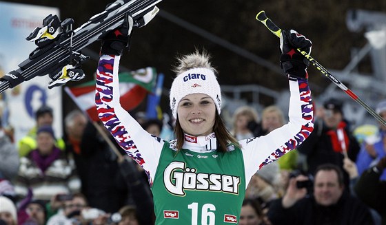 Anna Fenningerová se raduje z triumfu v Lienzu.