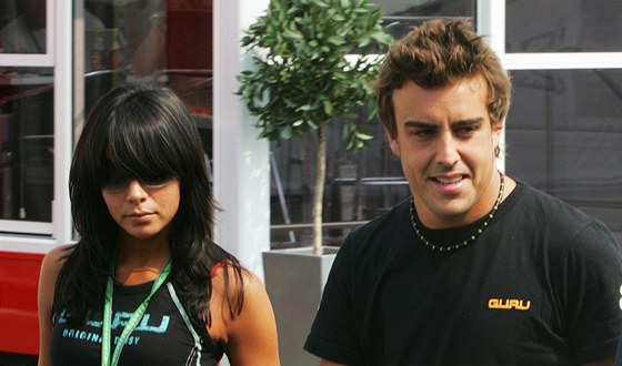 Fernando Alonso a Raquel Del Rosario oznámili, e se rozvádjí.