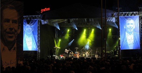 Slováci uspoádali na poest Václava Havla koncert Drahý Václave. (27. prosince 2011)