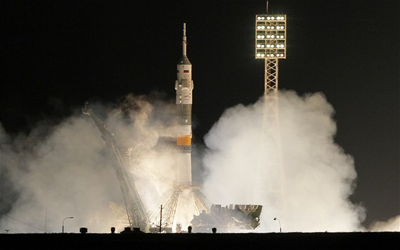 Raketa Sojuz-FG s lodí Sojuz TMA-03M startuje k ISS.