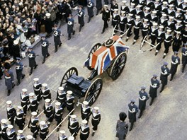 Britský premiér Winston Churchill utrpl 15. ledna 1965 mrtvici, po které...