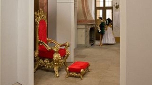 Na zámku Moritzburg bydlel ve filmové pohádce Ti oíky pro Popelku princ.