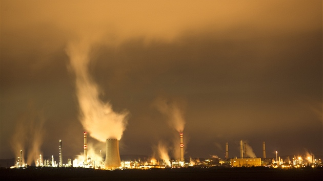 Pohled od Černic na chemičku v Záluží u Litvínova Pohled od Černic na chemičku v Záluží u Litvínova