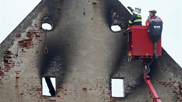 Historickou budovu sýpky v Dolních Vilémovicích na Tebísku zniil poár