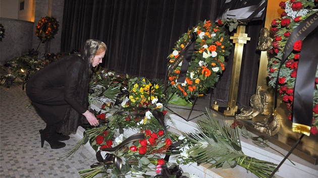 Kvtiny nakonec v krematoriu poloila i vdova Dagmar Havlov. Vclav Havel bude...