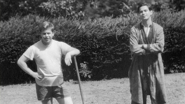 Václav Havel s pítelem Jiím Paukertem - Kubnou (1955)