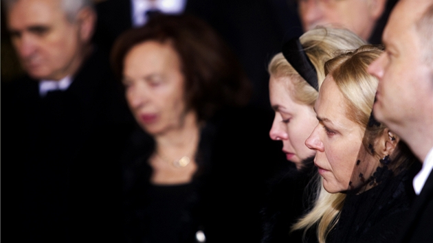 Vdova Dagmar Havlov - slavnostn rozlouen s zesnulm bvalm prezidentem Vclavem Havlem ve Vladislavskm sle Praskho hradu (21. prosince 2011)