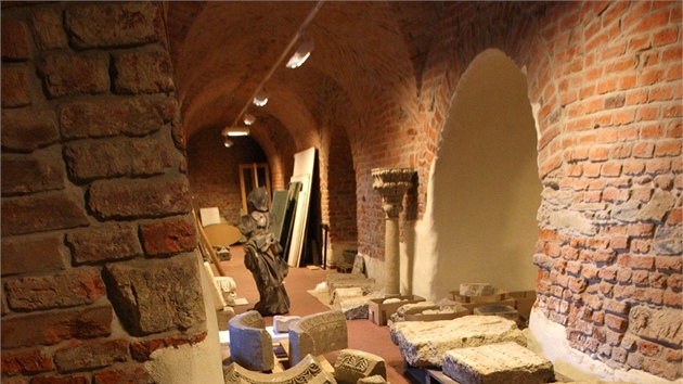 Olomoucké Vlastivdné muzeum plánuje vybudovat nové lapidárium. Na snímku pohled do ásti podzemí, kde se nacházejí moné základy bývalé stedovké idovské tvrti v centru msta.
