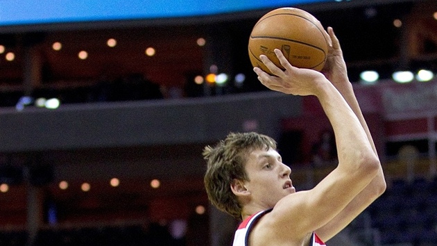 TOHLE MUSÍŠ ZLEPŠIT. Jan Veselý z Washingtonu Wizards zakončuje, na technice TOHLE MUSÍŠ ZLEPŠIT. Jan Veselý z Washingtonu Wizards zakončuje, na technice