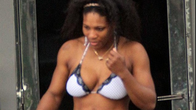 Serena Williamsová v bikinách (2011)