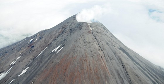 Sopka Cleveland se vyznauje tém symetrickým tvarem. (8. srpna 2011)