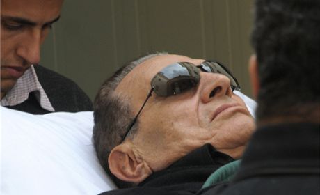 Oetovatelé piváí bývalého egyptského prezidenta Husní Mubaraka k soudu (5.