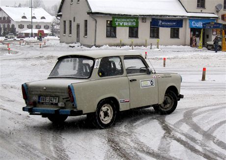 Zimní gumy s postupem asu ztrácejí své vlastnosti. Odborníci doporuují je vymnit po tyech letech.