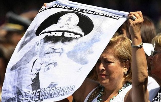 Chilský diktátor Augusto Pinochet zemel ped pti lety. Jeho smrt rozesmutnila davy píznivc.
