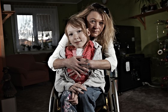 Jedenáctiletá Karolína Horská z Valtic trpí od narození spinální svalovou