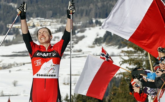 Justyna Kowalczyková v cíli závrené etapy Tour de Ski po výlapu na Alpe
