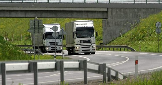 Kamion je na trhu nedostatek, dopravci musí nkteré zakázky odmítat. Ilustraní foto