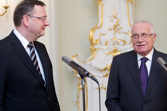 Premiér Petr Neas a prezident Václav Klaus.